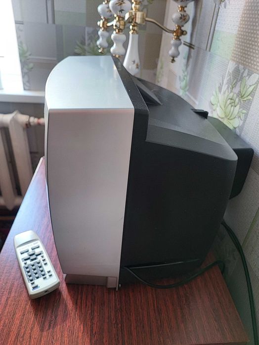 Телевизор маленький JVC(постсоветского времени)