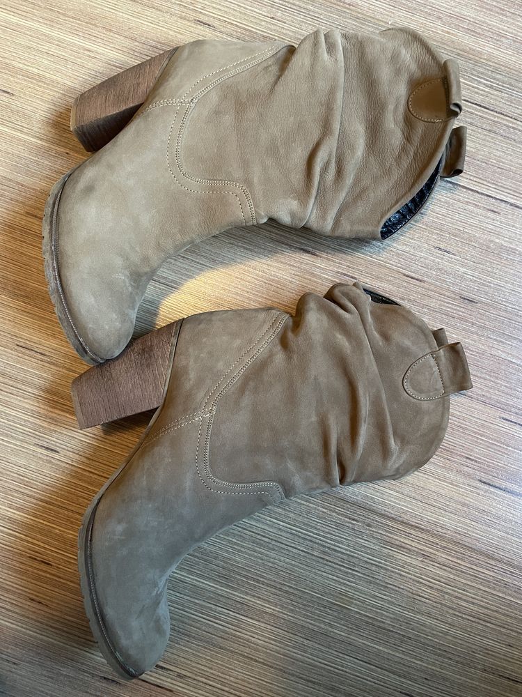 Cizme piele intoarsa bej imblanite cu toc 39