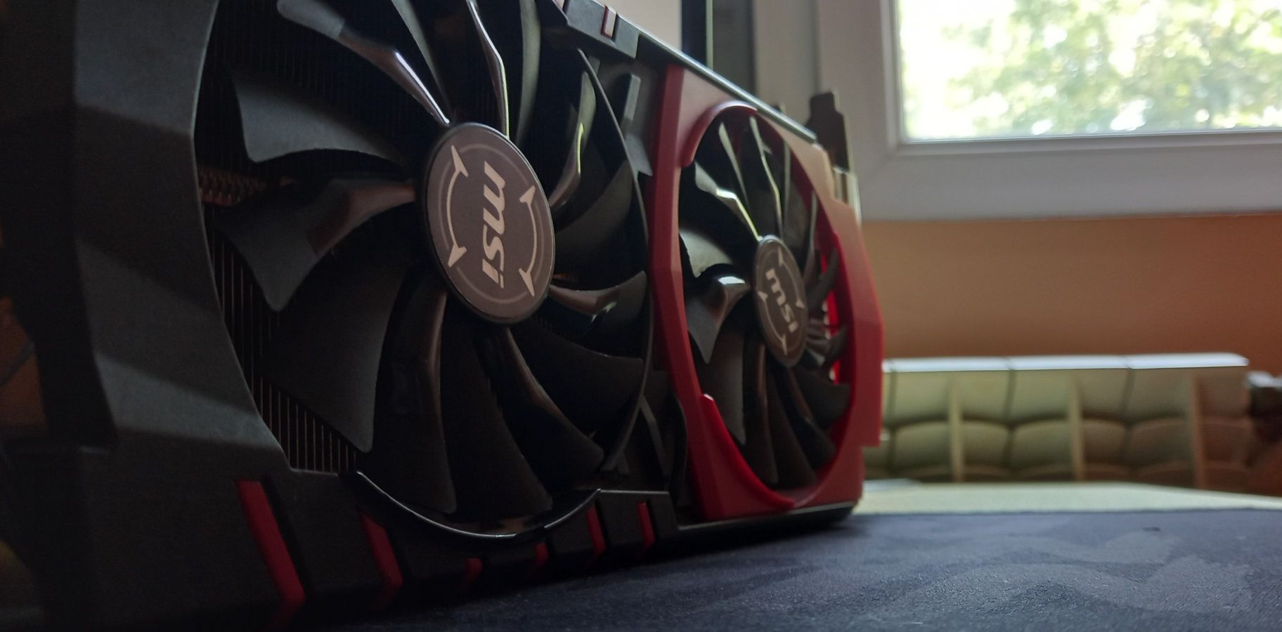 R9 390x 8gb VRAM 512bit