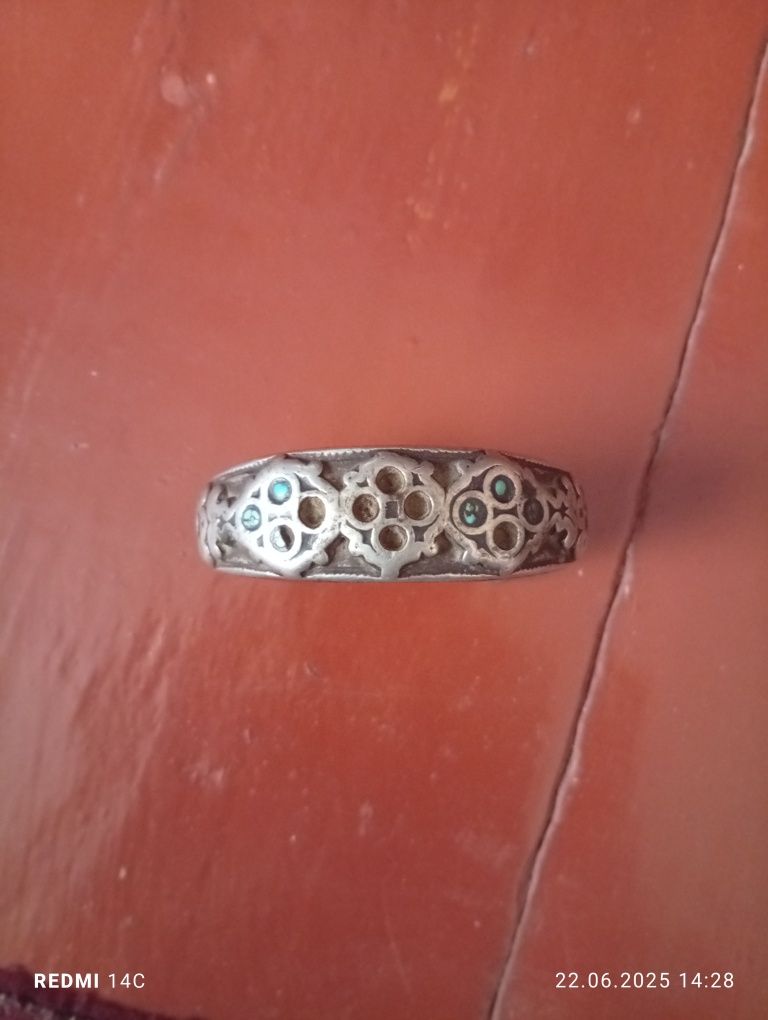 Qadimgi 1 asga tegishli kumush blak uzuk
