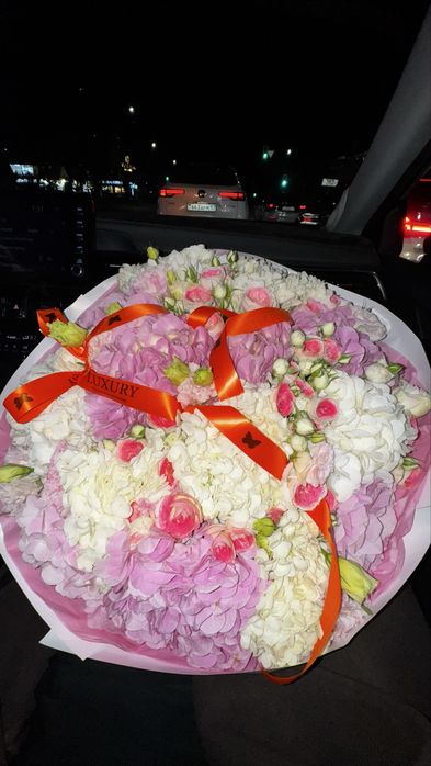 Шикарный букет свежий огромный