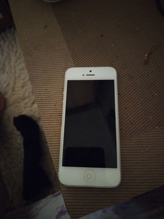 iPhone 4s б/у в отличном состоянии