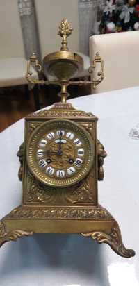 Ceas vechi antic din bronz cu pendulă