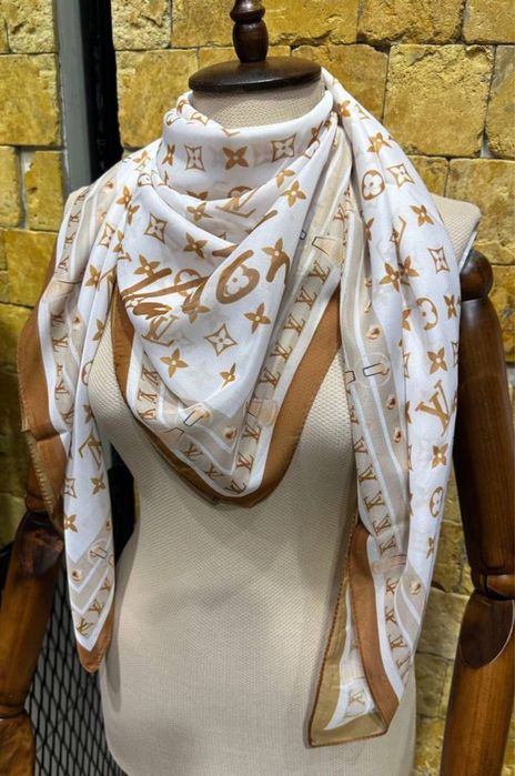 Stoc esarfa - diverse modele în privat