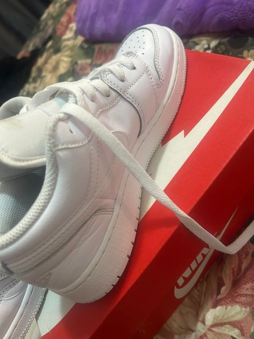 Vând Jordan 1 low