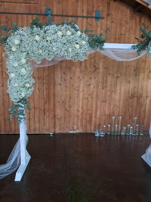 Cadru din lemn pentru aranjamente florale la nunti