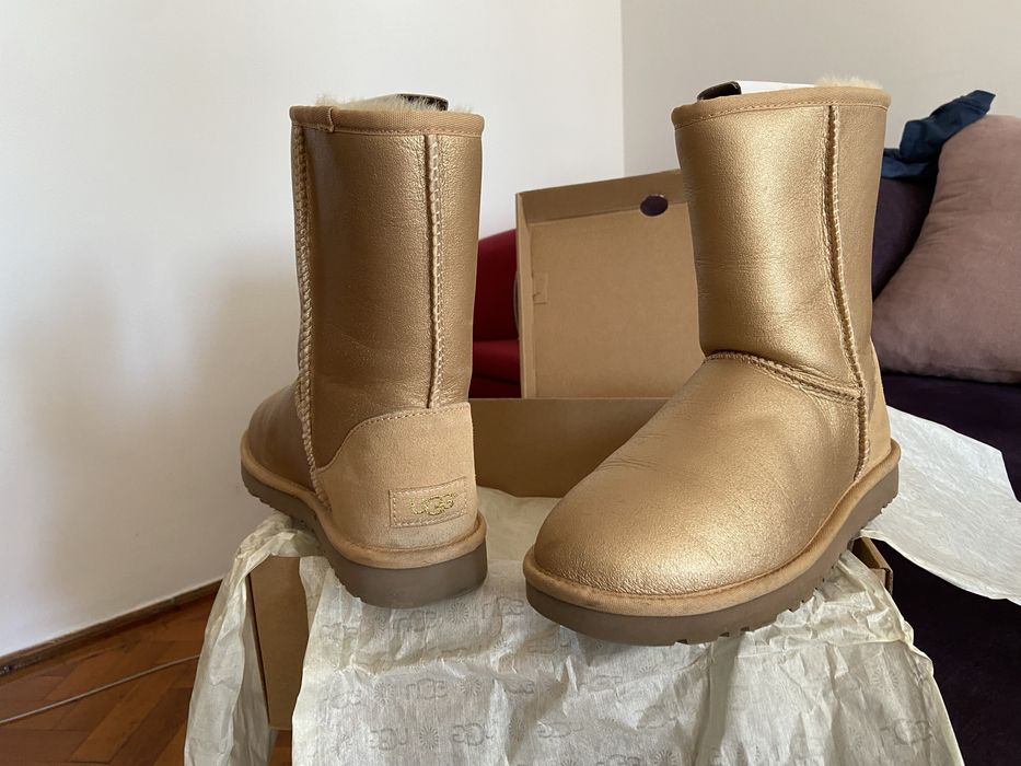 Cizme ghete UGG nr. 38 (7) Classic Short Metallic Gold