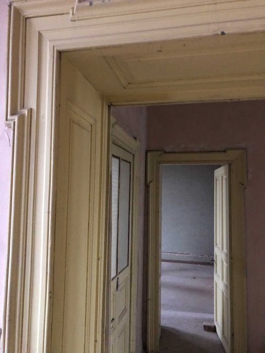 Usi originale,cu toc imbracat din lemn masiv-vechime 115 ani