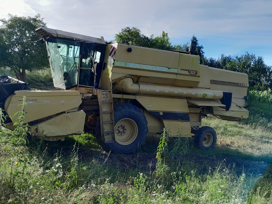 Vând combina NEW HOLLAND TX32