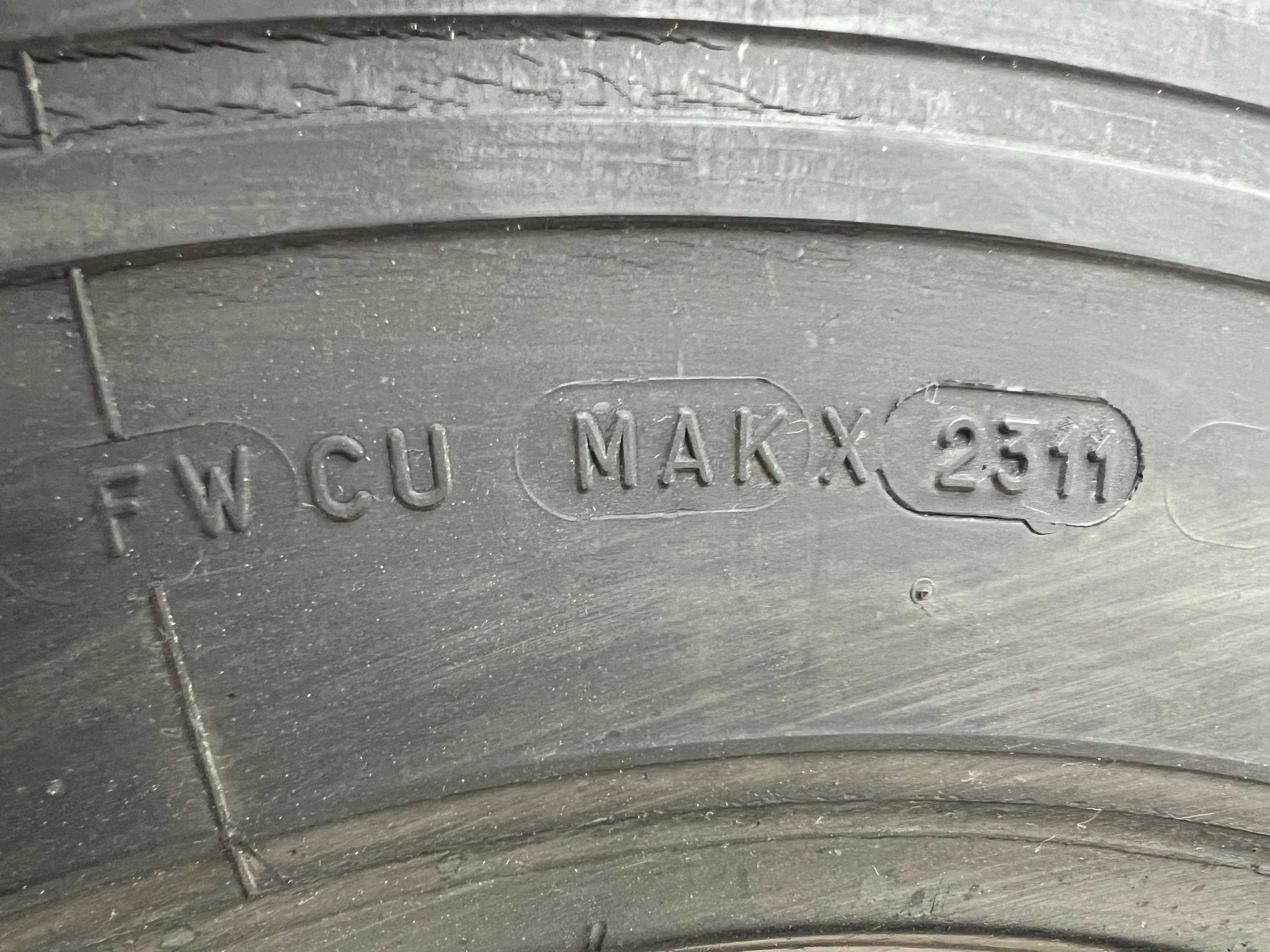 2 товарни гуми НОВ-Регенерат 205/75R17.5 Michelin Recamic 124/122M M+S