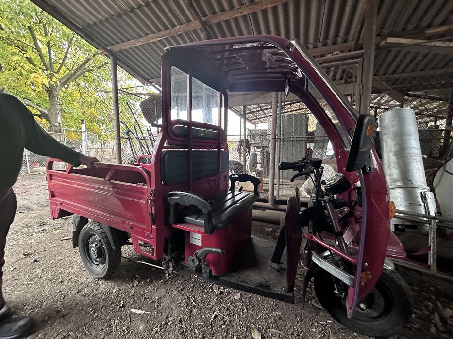 Vand triciclu stare buna