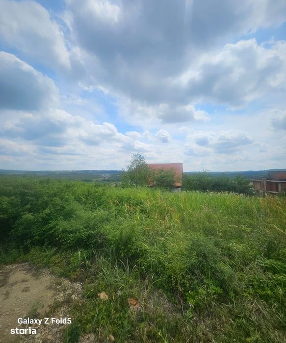 Teren intravilan cu panoramă spectaculoasă spre Lacul Paleu