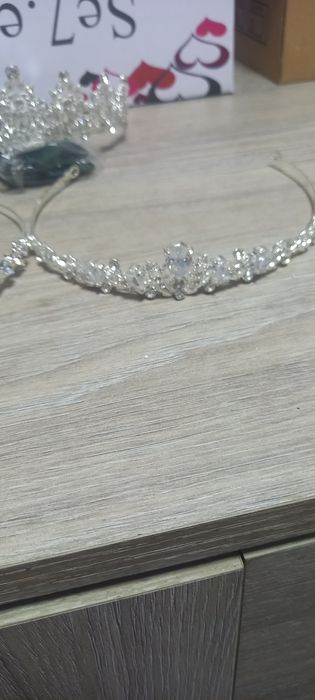 Vand trei coronite mireasa superbe