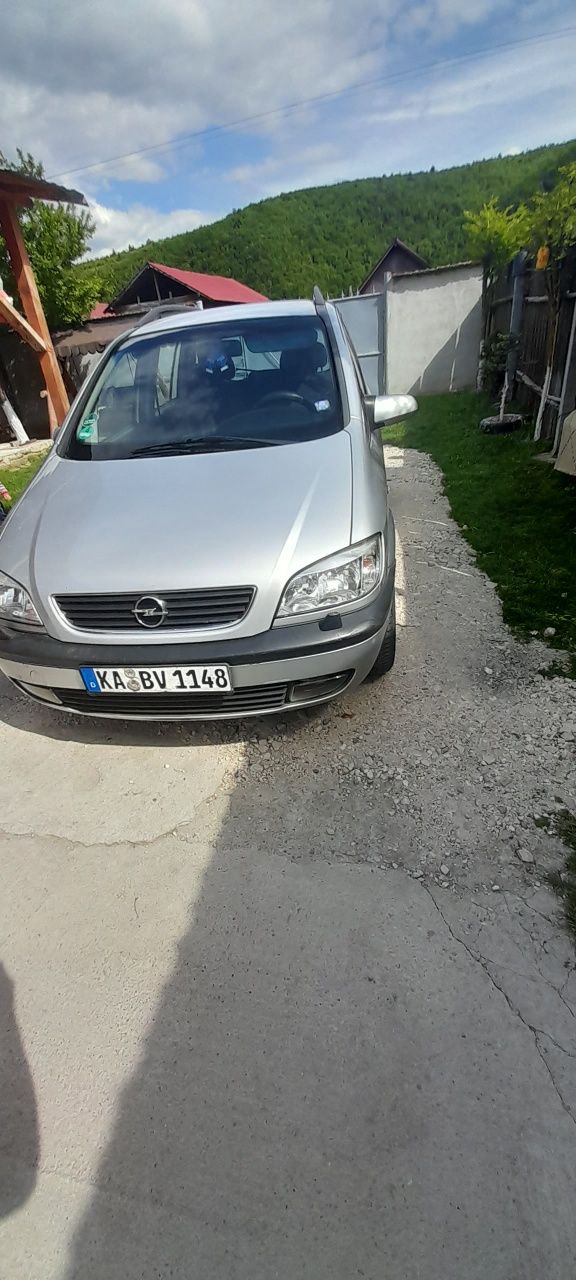 Vând schimb zafira stare foarte bună 1,8 benzina