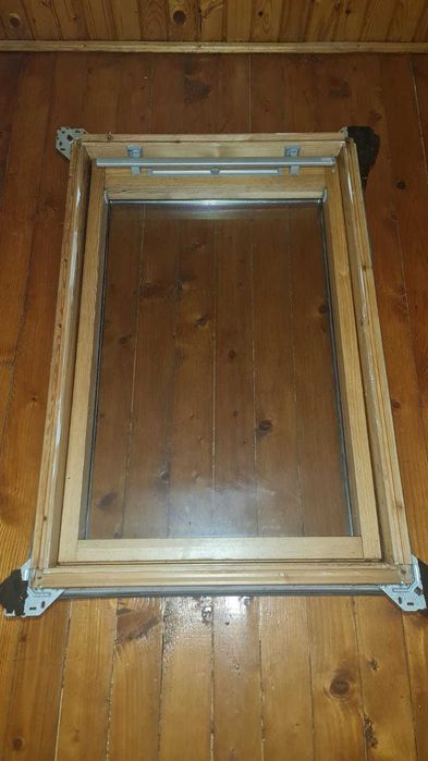 Fereastra de mansarda Velux lemn