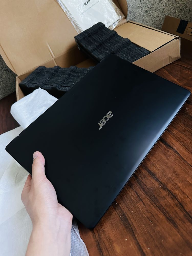 Acer core i3 yangi turibdi srochni sotiladi