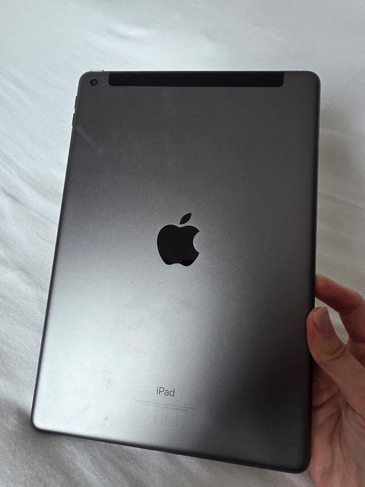 Apple IPad Generatia 9 Stocare 64Gb CELULAR+ WI-FI impecabil