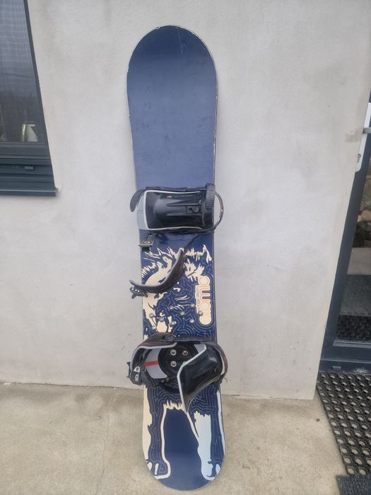 Vind placa snowboard Atomic 1,48 cm cu legaturi...in conditii excelent