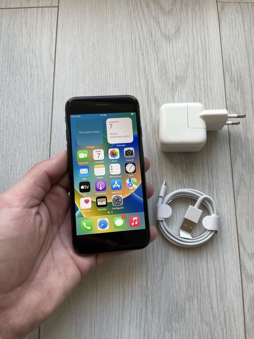 • Iphone 8 • Black •