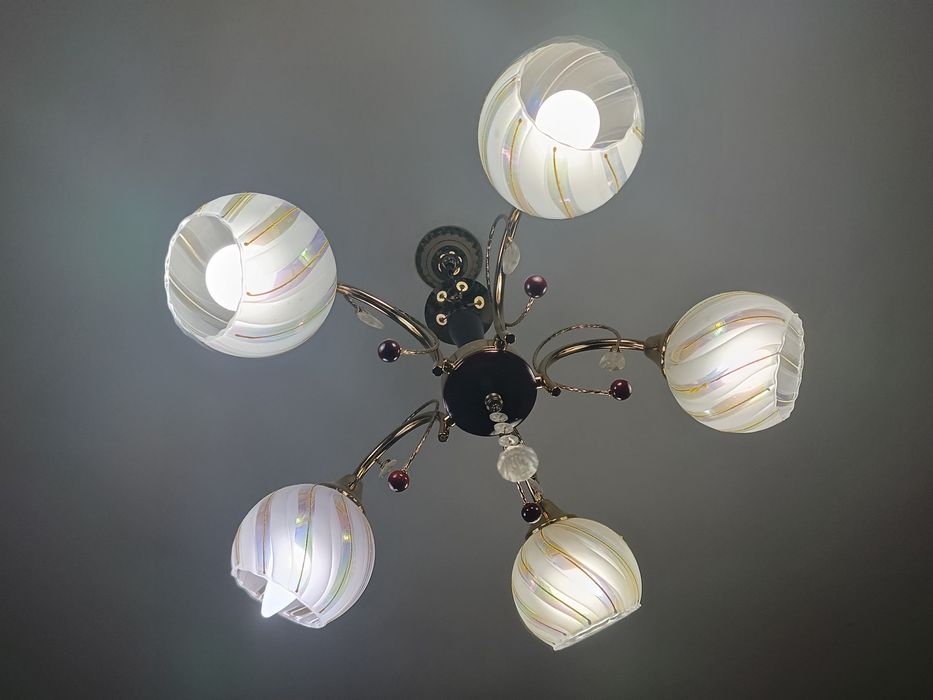 Продам люстру б/у