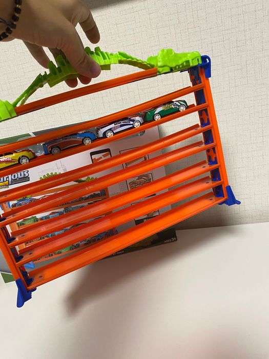 Детски 7-етажен паркинг гараж с 5 колички