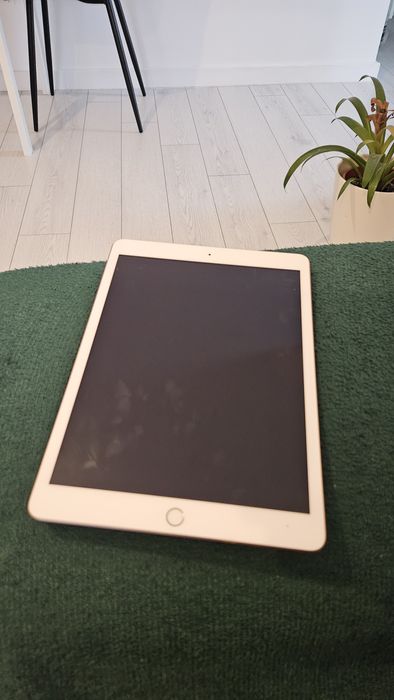 Ipad gen 8, 64gb, stare excelentă