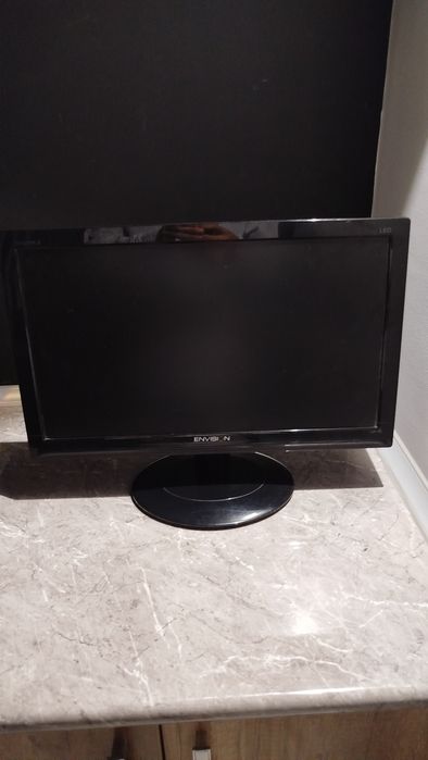 Kompyuter va monitorlar sotiladi