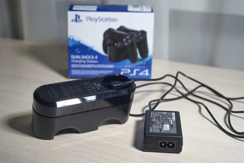 Зарядное док-станция для геймпадов DUALSHOCK 4.