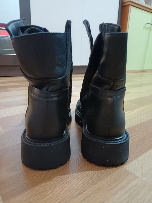 Чёрные ботинки в отличном состоянии.