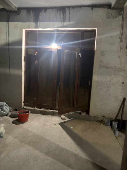 Акфа эшик сотилади 2400х2700 кичиги 1170х2350