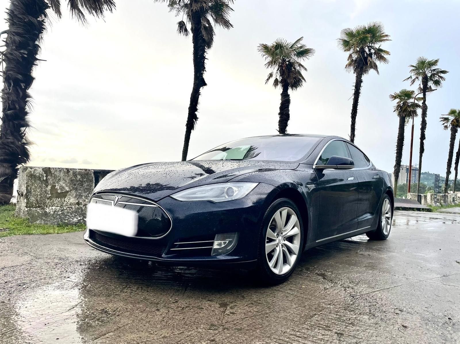Tesla Model S 2014