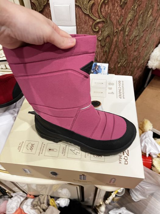 Зимние сапоги  на девочку в отличном состоянии!!