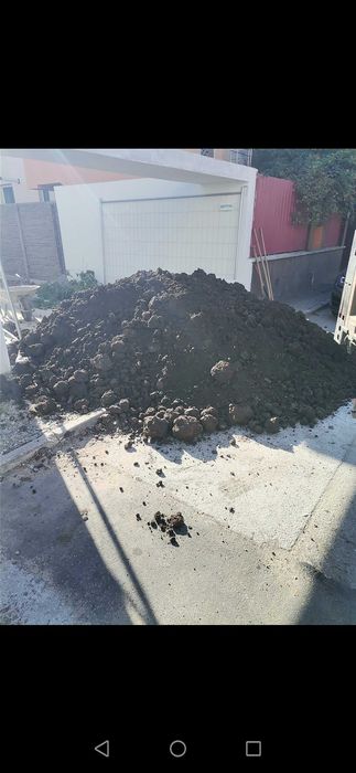 Pamant galben nisipos pamant negru