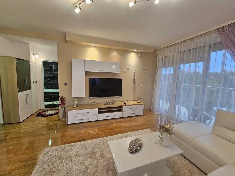 INCHIRIEZ apartament in regim hotelier, cartier rezidential ARED UTA