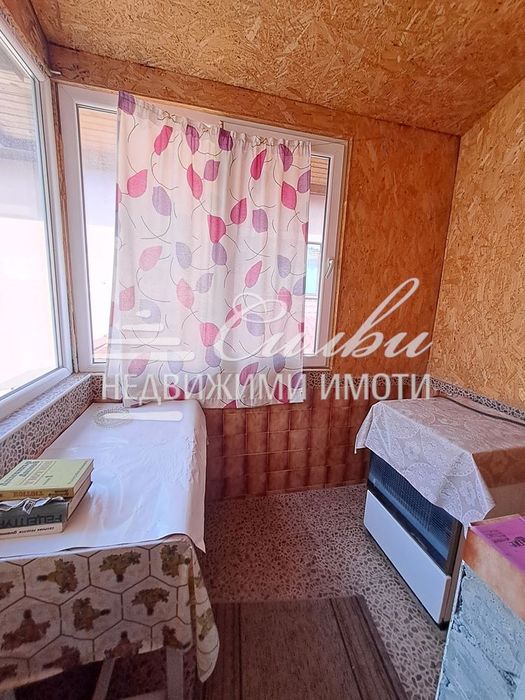 Етаж от двуетажна ТУХЛЕНА къща на плоча – кв. Военно училище.