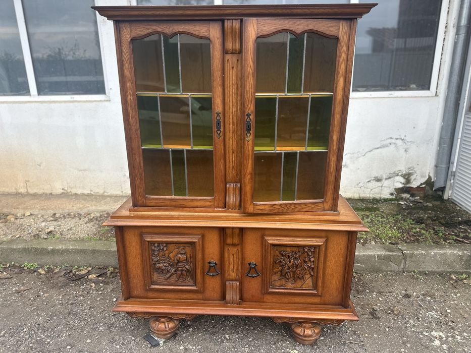 Масивен ретро шкаф/витрина