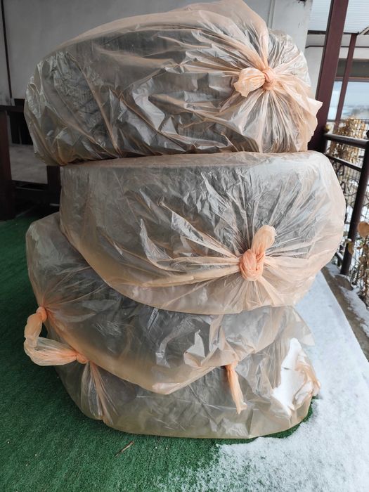 Продам б/у шины шипованные