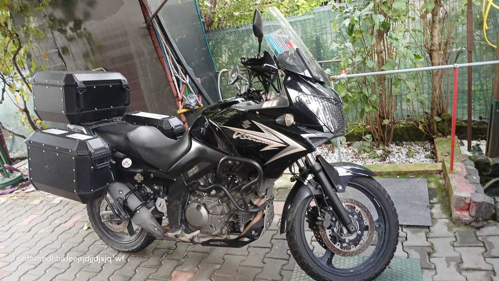 Motocicleta Suzuki v strom 650