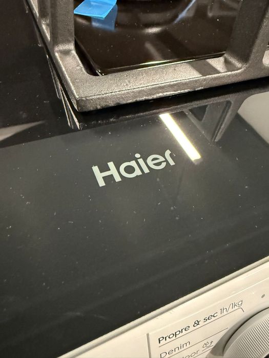 Plită încorporabilă pe gaz tip Gas‑on‑Glass Haier HAVG7WL4BPB
