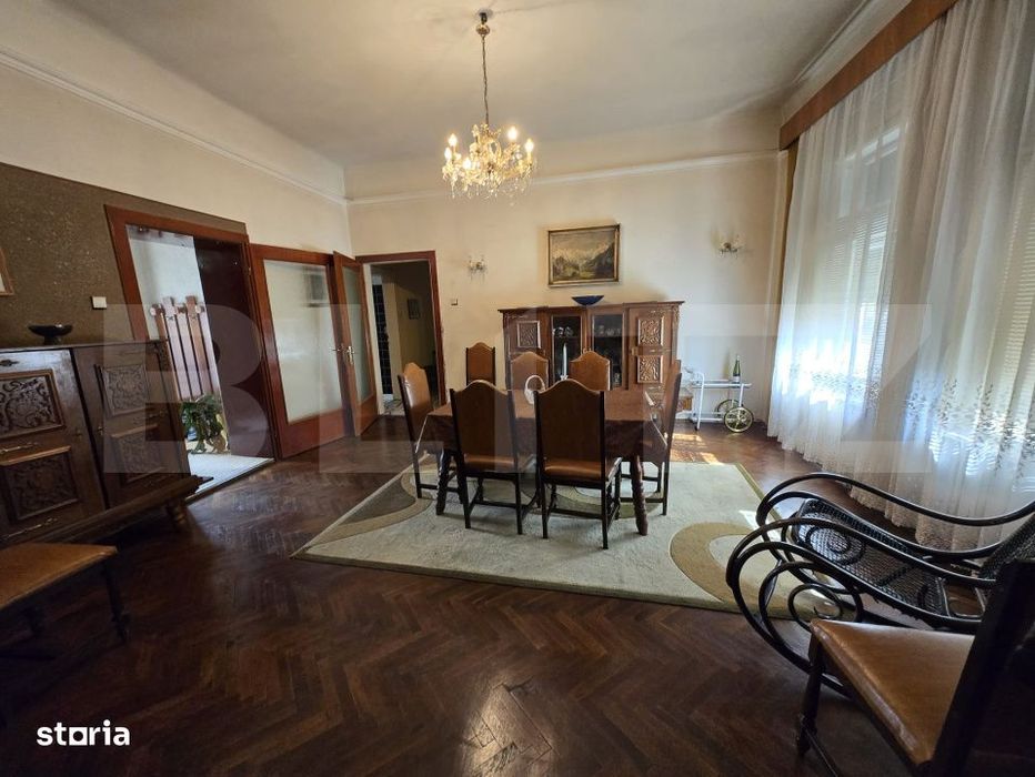 Casa individuala cu 4 camere, 581 mp teren, zona centrala, Sebes