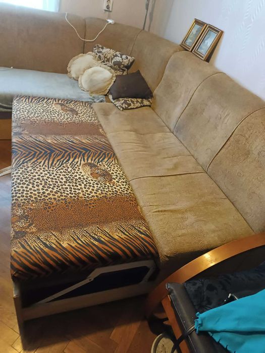 Голям диван за хол