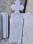Monumente funerare