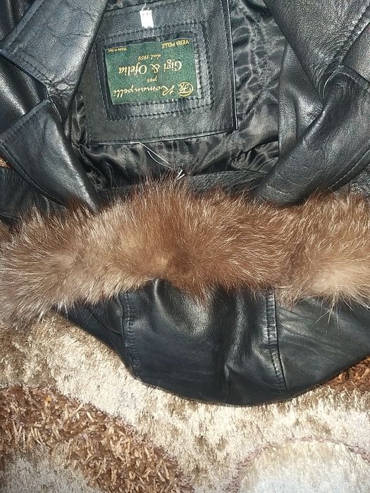 Geaca de piele cu blana naturală