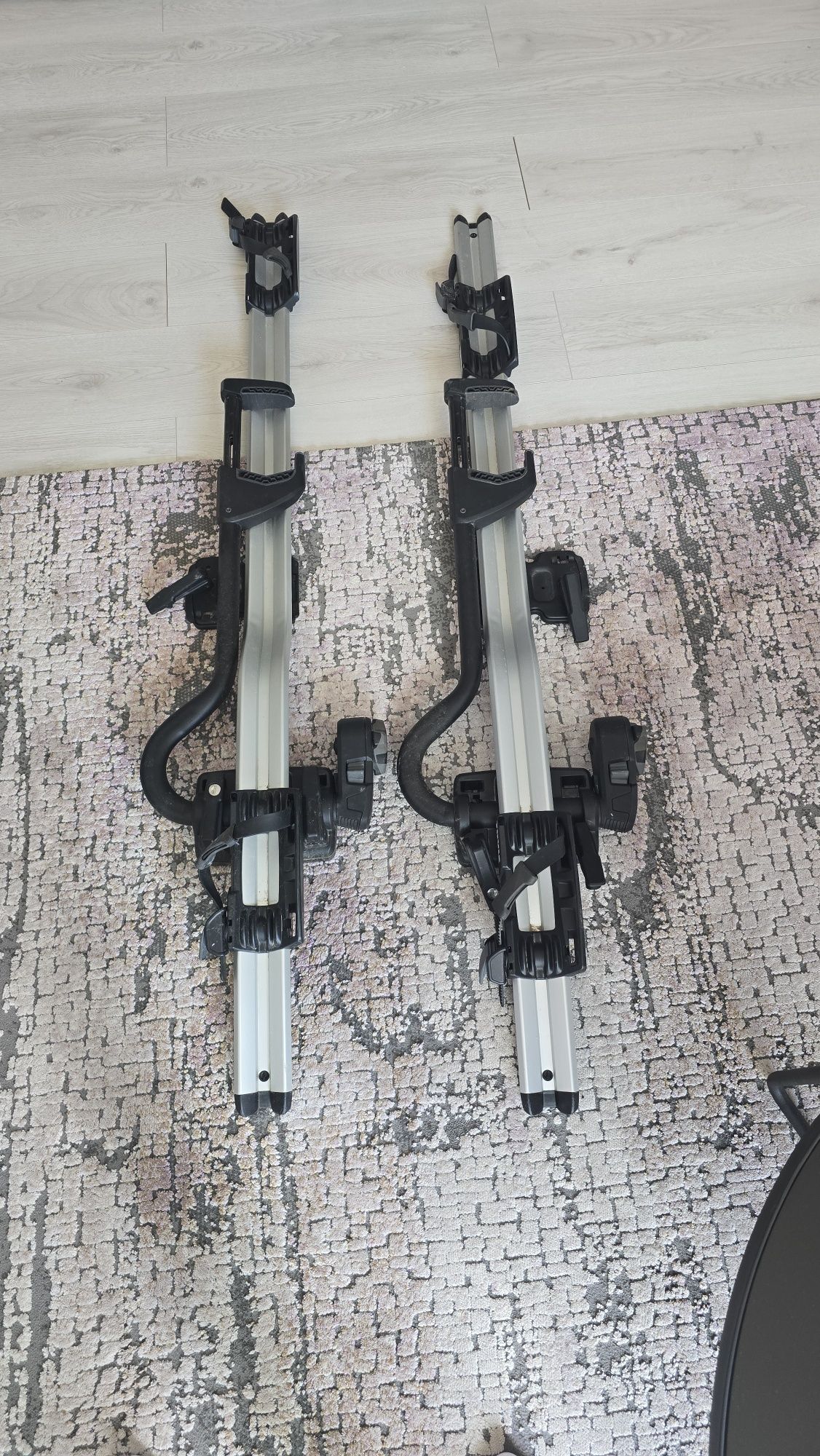 Vând 2x suporți THULE proride 598