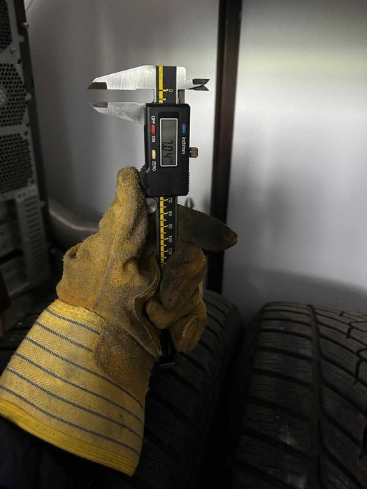 235 50 R18 XL FULDA, IARNA pentru Volvo V60 Cross Country aproape noi