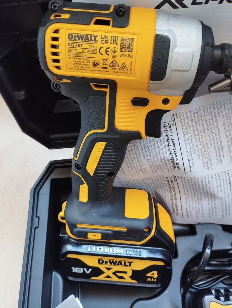 Винтоверт комбиниран и импакт DeWALT, чисто нови 18V 4 Ah Деволт