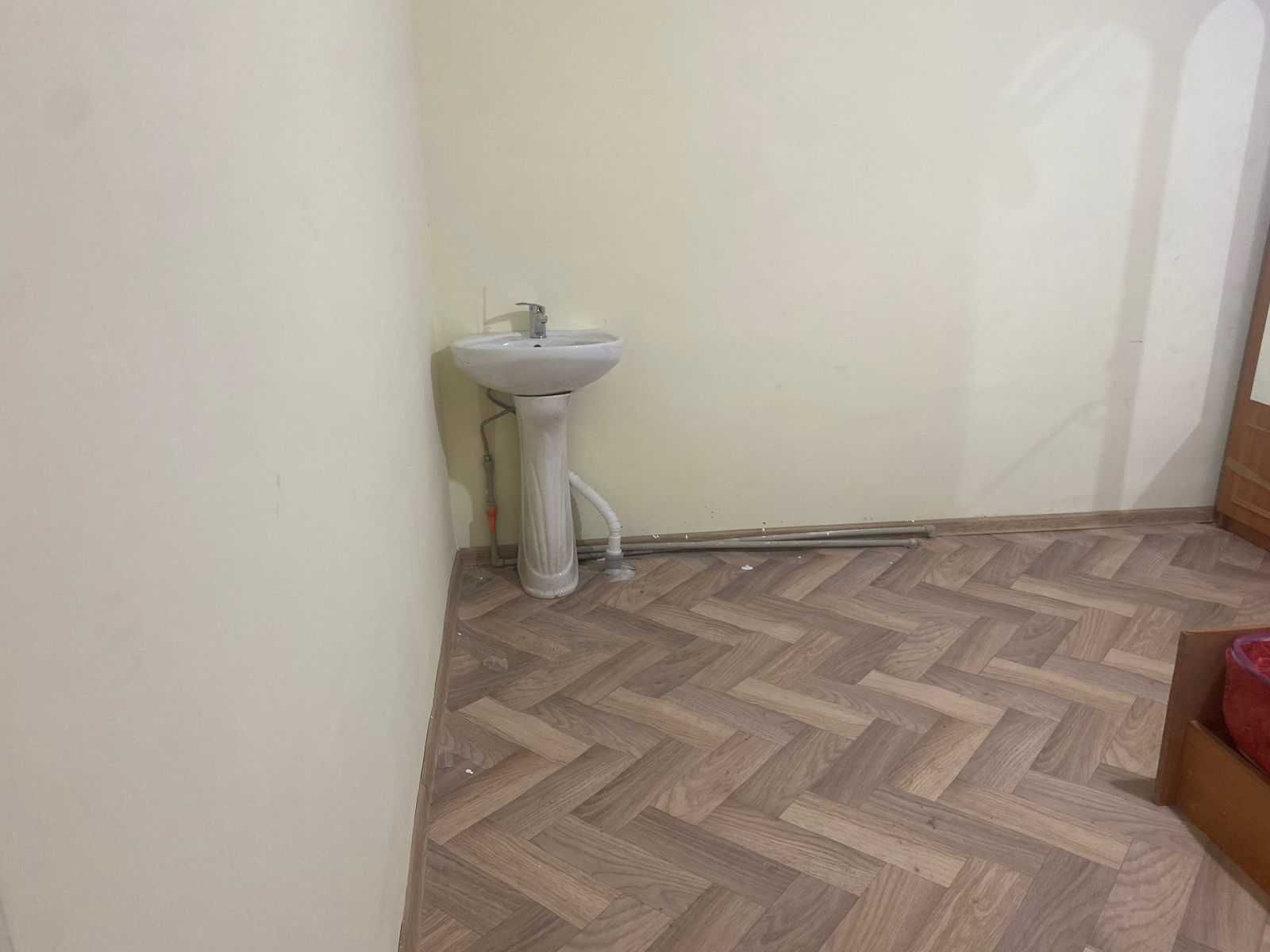 Сдам комнаты и времянки в общежитии.
