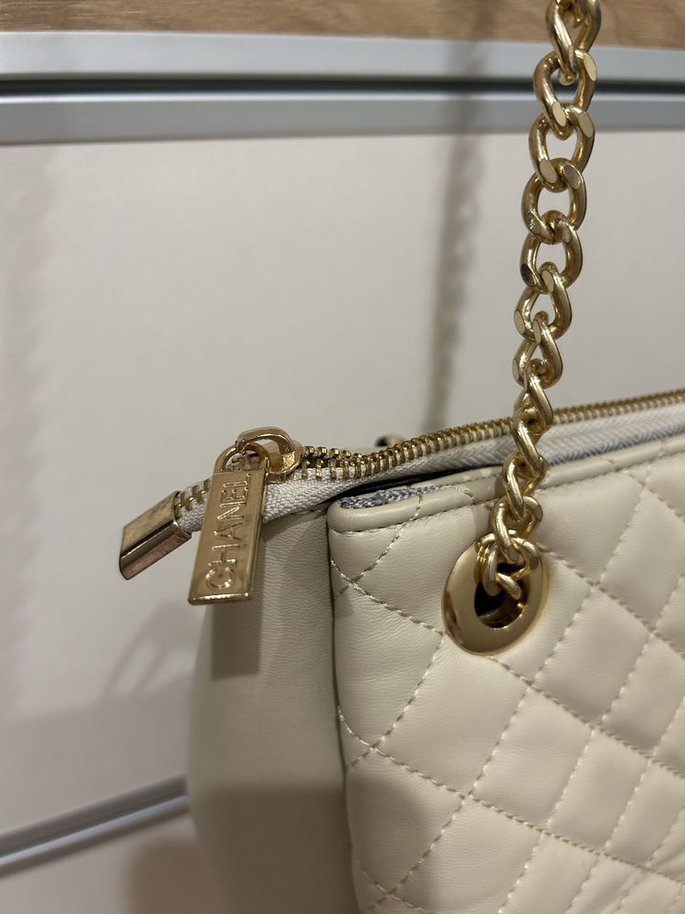 Дамска чанта Chanel, естествена кожа.
