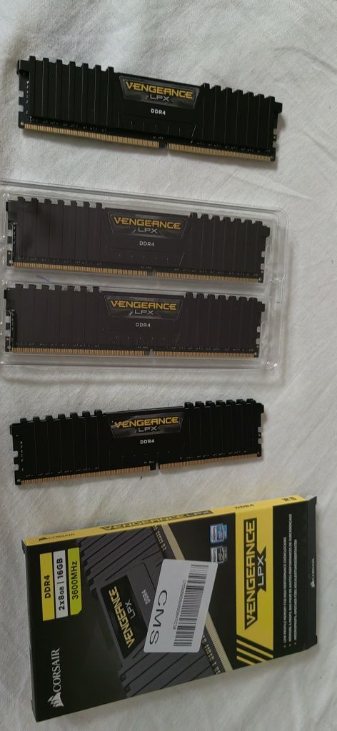 Memorii ram 32gb DDR4 3600Mhz