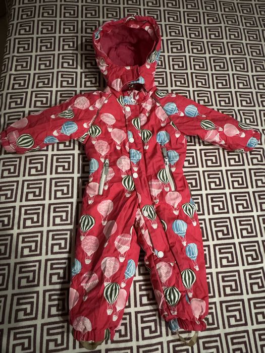 Продам зимний комбинезон на девочку